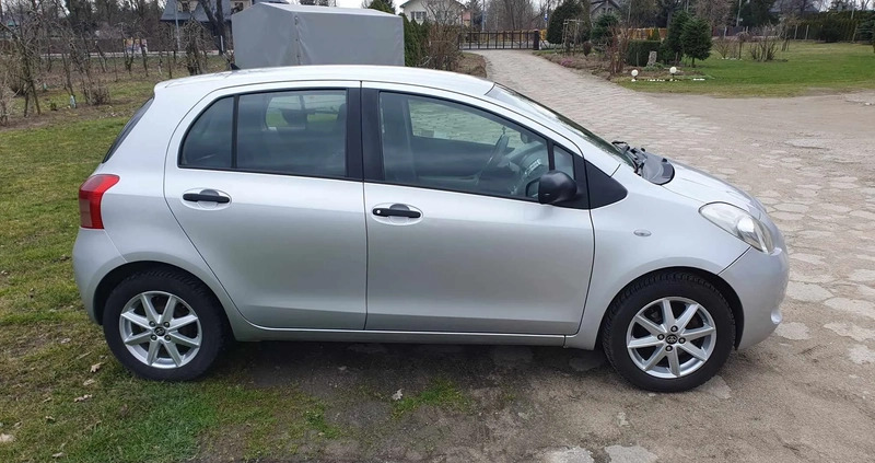 Toyota Yaris cena 10900 przebieg: 225000, rok produkcji 2007 z Mikołajki małe 56